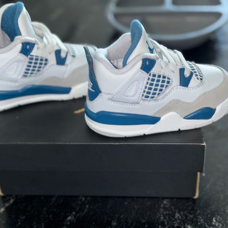 Kids Jordan 4